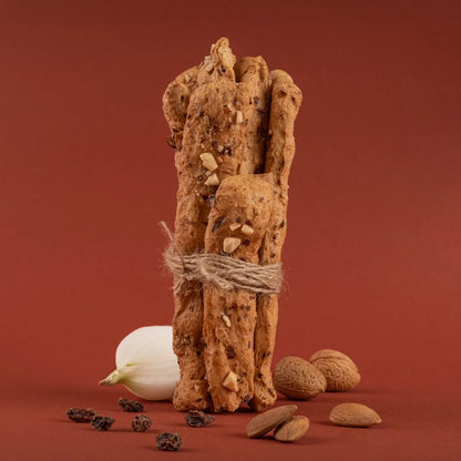 Grissini con Mandorle, Uvetta e Cipolla